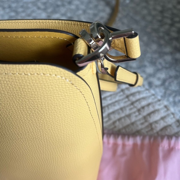 NWT Kate Spade Darcy Small Bucket Bag Grain Leather Daybreak Crossbody, Yellow - Picture 4 of 10